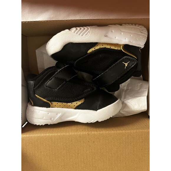 Nike Jordan Max Aura 4 University Black And Gold TD Size 4c -New in Box - Picture 9 of 10